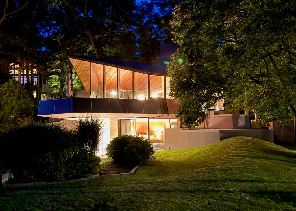 Look inside a stunning restored midcentury in Long&nbsp;Beach